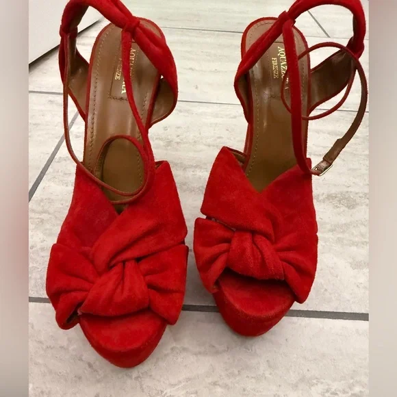 Aquazzura - Cherry Red Suede Knotted Stacked Heels - size 38.5 - Gorgeous